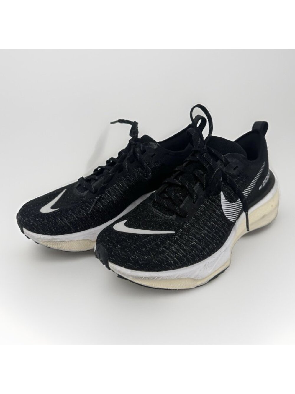 Nike Women's ZoomX Invincible Run 3 Flyknit Athletic Shoes size 9 Black/White